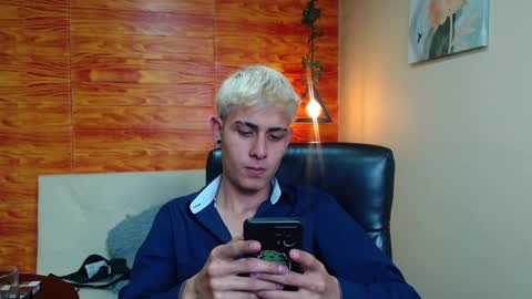 Snapshot of bastiaan_28 chatting on 12-12-24, 02:37 Bastian online show from 12-12-24, 02:37