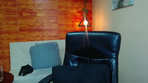 Snapshot of bastiaan_28 chatting on 12-17-24, 08:23 Bastian online show from 12-17-24, 08:23