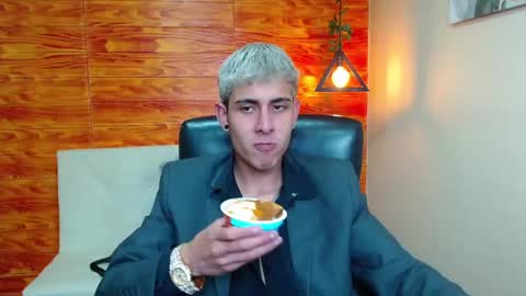 Snapshot of bastiaan_28 chatting on 01-05-25, 05:20 Bastian online show from 01-05-25, 05:20