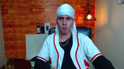 Snapshot of bastiaan_28 chatting on 01-12-25, 03:49 Bastian online show from 01-12-25, 03:49