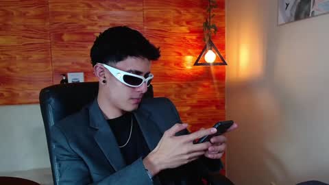 Snapshot of bastiaan_28 chatting on 02-07-25, 10:29 Bastian online show from 02-07-25, 10:29