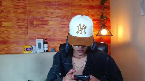 Snapshot of bastiaan_28 chatting on 02-14-25, 05:30 Bastian online show from 02-14-25, 05:30