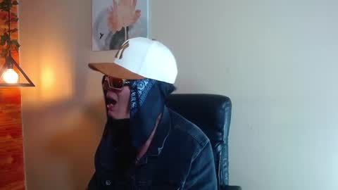 Snapshot of bastiaan_28 chatting on 02-14-25, 08:31 Bastian online show from 02-14-25, 08:31