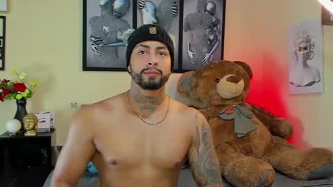 Snapshot of bastian_jones1 chatting on 02-17-25, 04:42 bastian_jones1 online show from 02-17-25, 04:42
