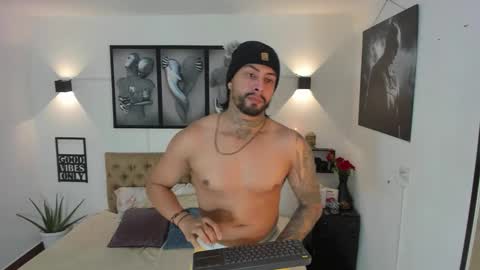 Snapshot of bastian_jones1 chatting on 10-19-25, 09:04 bastian_jones1 online show from 10-19-25, 09:04