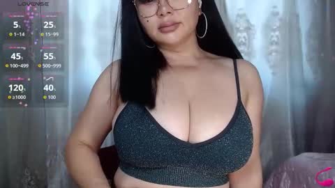 Snapshot of batari_giya chatting on 09-15-25, 04:56 Lara online show from 09-15-25, 04:56