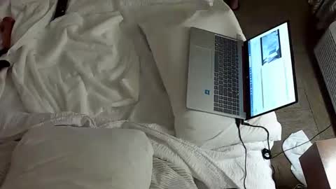 Snapshot of batboy2121 chatting on 01-12-26, 11:43 babtboy2121 online show from 01-12-26, 11:43