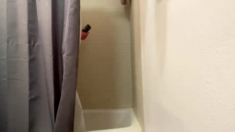 Snapshot of bathingcat chatting on 01-06-25, 08:57 bathingcat online show from 01-06-25, 08:57