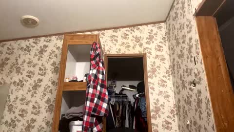 Snapshot of battlewolfxx chatting on 12-13-24, 09:46 battlewolfxx online show from 12-13-24, 09:46