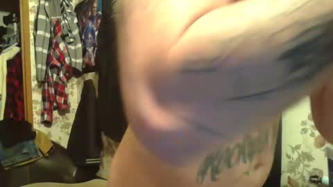 Snapshot of battlewolfxx chatting on 01-19-25, 05:37 battlewolfxx online show from 01-19-25, 05:37