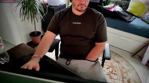 Snapshot of bbking1980 chatting on 12-02-24, 02:08 CallMeDaddy online show from 12-02-24, 02:08