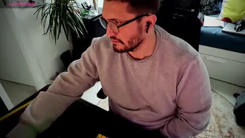 Snapshot of bbking1980 chatting on 12-11-24, 01:06 CallMeDaddy online show from 12-11-24, 01:06