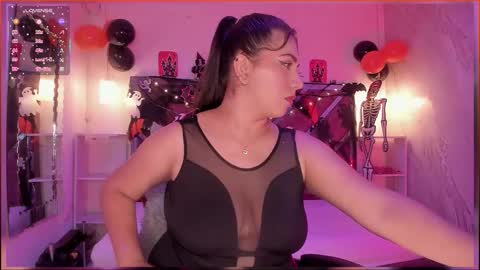 Cloe  online show from 10-23-25, 04:34