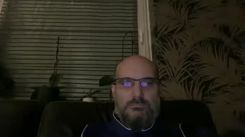 Snapshot of bcbg68 chatting on 12-14-25, 07:03 bcbg68 online show from 12-14-25, 07:03