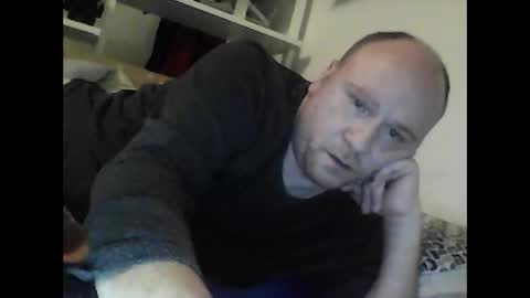 Snapshot of bcn82red chatting on 12-15-25, 04:44 BCN82Red online show from 12-15-25, 04:44