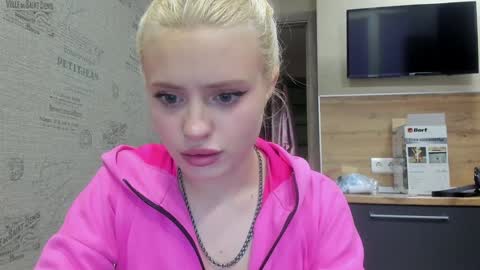 Snapshot of be_daddy chatting on 12-08-24, 01:14 Summer BABY online show from 12-08-24, 01:14