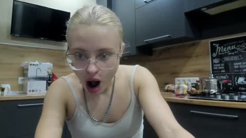 Snapshot of be_daddy chatting on 12-09-24, 06:46 Summer BABY online show from 12-09-24, 06:46