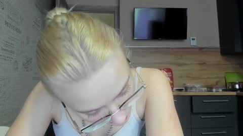 Snapshot of be_daddy chatting on 12-10-24, 12:16 Summer BABY online show from 12-10-24, 12:16