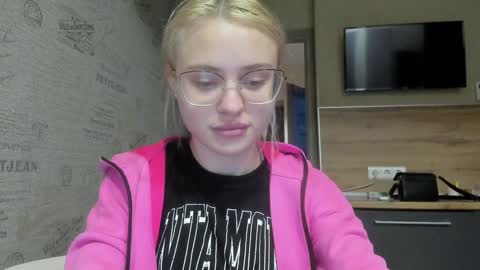 Snapshot of be_daddy chatting on 12-16-24, 05:33 Summer BABY online show from 12-16-24, 05:33