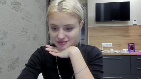Snapshot of be_daddy chatting on 12-17-24, 05:04 Summer BABY online show from 12-17-24, 05:04