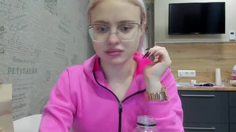 Snapshot of be_daddy chatting on 12-22-24, 04:59 Summer BABY online show from 12-22-24, 04:59