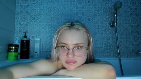 Snapshot of be_daddy chatting on 12-22-24, 08:03 Summer BABY online show from 12-22-24, 08:03