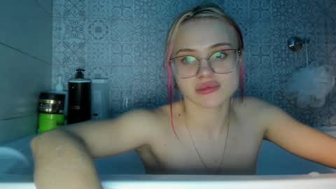 Snapshot of be_daddy chatting on 12-25-24, 10:37 Summer BABY online show from 12-25-24, 10:37