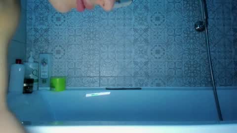 Snapshot of be_daddy chatting on 12-30-24, 07:00 Summer BABY online show from 12-30-24, 07:00
