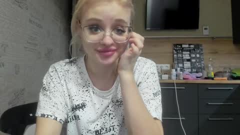 Snapshot of be_daddy chatting on 01-25-25, 02:47 Summer BABY online show from 01-25-25, 02:47