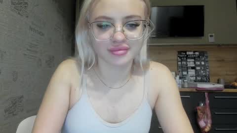 Snapshot of be_daddy chatting on 01-26-25, 03:25 Summer BABY online show from 01-26-25, 03:25