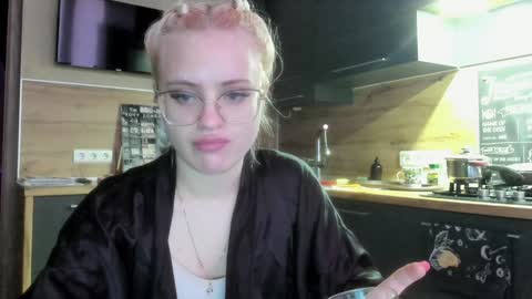 Snapshot of be_daddy chatting on 01-28-25, 03:14 Summer BABY online show from 01-28-25, 03:14