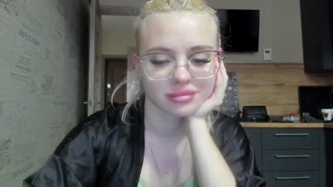 Snapshot of be_daddy chatting on 02-02-25, 02:24 Summer BABY online show from 02-02-25, 02:24