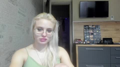 Snapshot of be_daddy chatting on 02-02-25, 05:26 Summer BABY online show from 02-02-25, 05:26