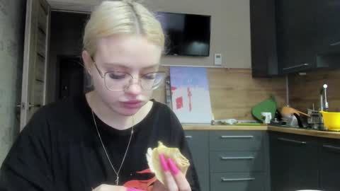 Snapshot of be_daddy chatting on 02-08-25, 01:33 Summer BABY online show from 02-08-25, 01:33