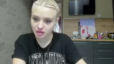 Snapshot of be_daddy chatting on 02-09-25, 03:56 Summer BABY online show from 02-09-25, 03:56