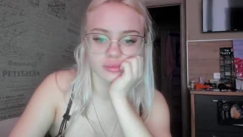 Snapshot of be_daddy chatting on 02-18-25, 02:06 Summer BABY online show from 02-18-25, 02:06