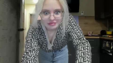 Snapshot of be_daddy chatting on 02-19-25, 04:00 Summer BABY online show from 02-19-25, 04:00
