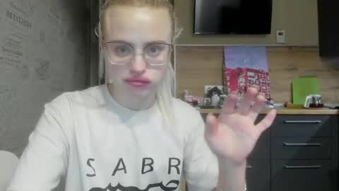 Snapshot of be_daddy chatting on 03-02-25, 03:48 Summer BABY online show from 03-02-25, 03:48