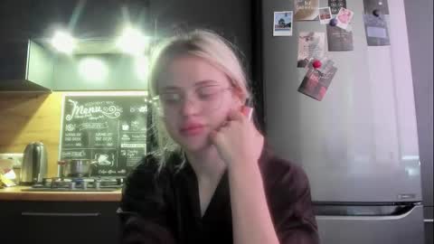 Snapshot of be_daddy chatting on 09-17-25, 01:24 Summer BABY online show from 09-17-25, 01:24