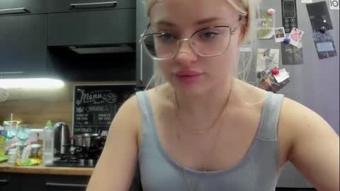 Snapshot of be_daddy chatting on 10-16-25, 01:12 Summer BABY online show from 10-16-25, 01:12