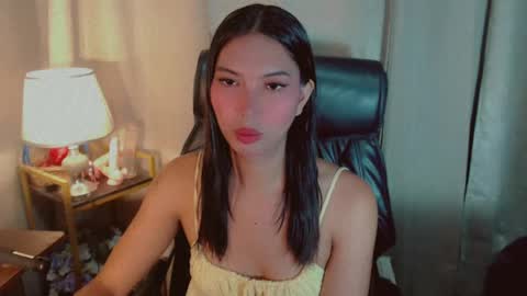 Snapshot of bea_licious chatting on 08-05-26, 02:14 Bea online show from 08-05-26, 02:14