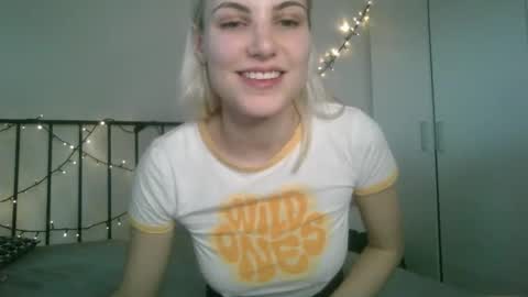 Snapshot of bea_trix77 chatting on 01-12-25, 01:05 Yours sweet Bea 3 online show from 01-12-25, 01:05