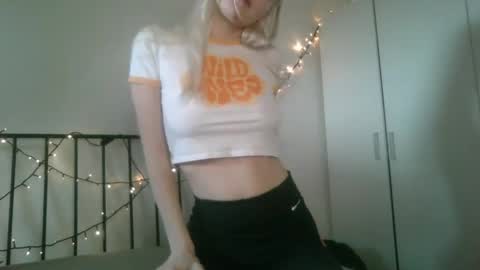 Snapshot of bea_trix77 chatting on 01-13-25, 09:52 Yours sweet Bea 3 online show from 01-13-25, 09:52