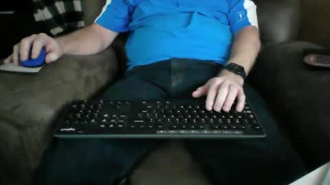 Snapshot of beachguy38 chatting on 12-21-24, 08:43 beachguy38 online show from 12-21-24, 08:43