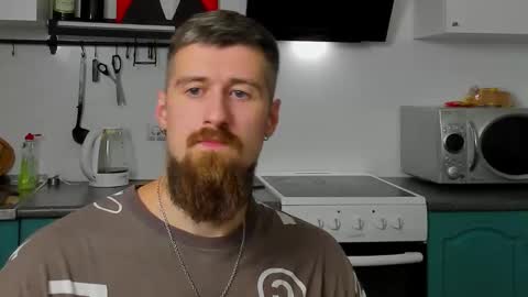 Snapshot of bearded_legend chatting on 09-12-25, 11:37 Zeus online show from 09-12-25, 11:37