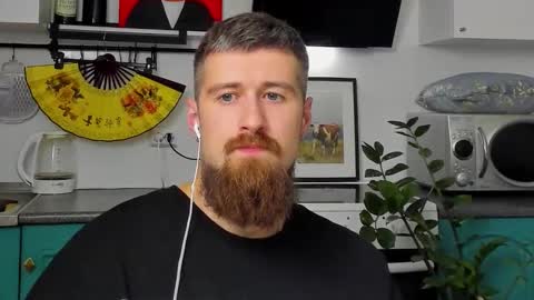 Snapshot of bearded_legend chatting on 09-14-25, 08:41 Zeus online show from 09-14-25, 08:41