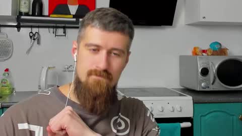 Snapshot of bearded_legend chatting on 09-17-25, 12:01 Zeus online show from 09-17-25, 12:01