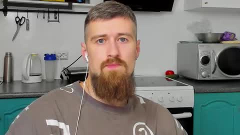 Snapshot of bearded_legend chatting on 09-26-25, 06:45 Zeus online show from 09-26-25, 06:45