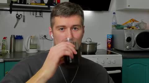 Snapshot of bearded_legend chatting on 10-07-25, 09:34 Zeus online show from 10-07-25, 09:34