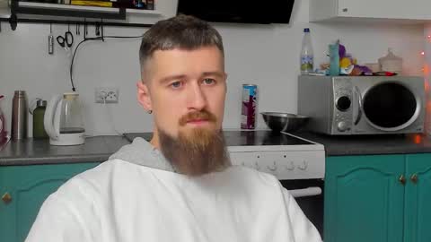 Snapshot of bearded_legend chatting on 10-12-25, 12:20 Zeus online show from 10-12-25, 12:20